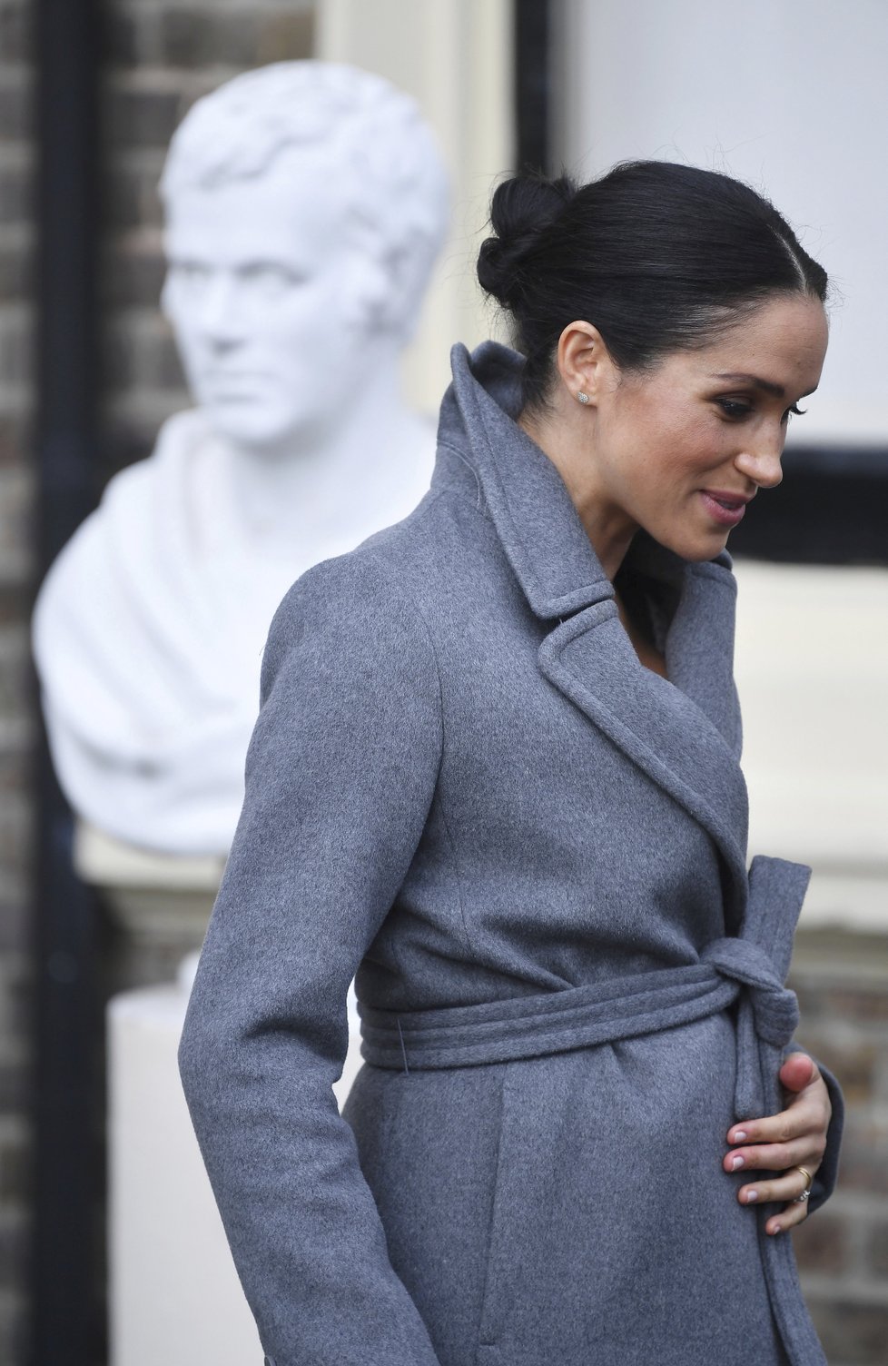 Těhotná Meghan Markle navštívila v Londýně pečovatelský dům.