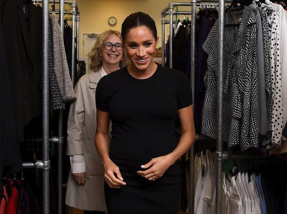 Těhotná Meghan Markle pomáhala v organizaci Smart Works, kde se stala patronkou.