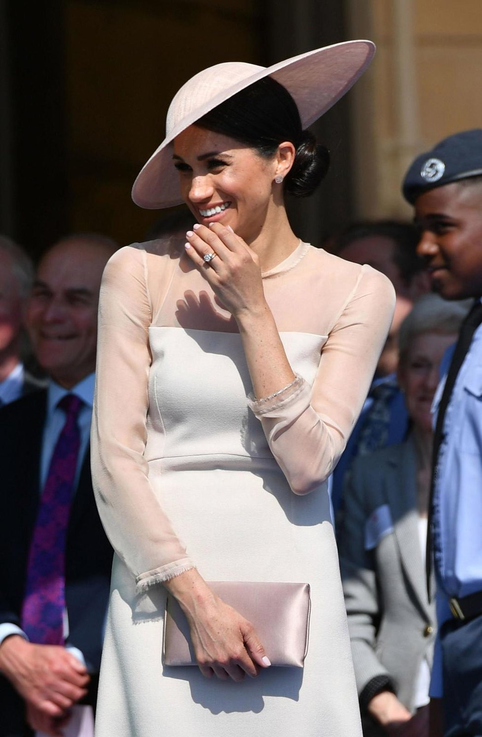 Šaty Meghan Markle nevyjdou lacino.