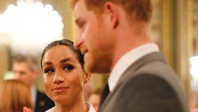 Meghan má rodit a je na to sama! Princ Harry od ní utekl!