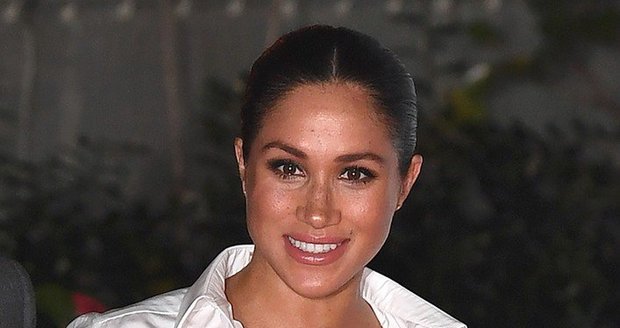 Meghan zářila na předávání cen válečným veteránům v černobílé kombinaci