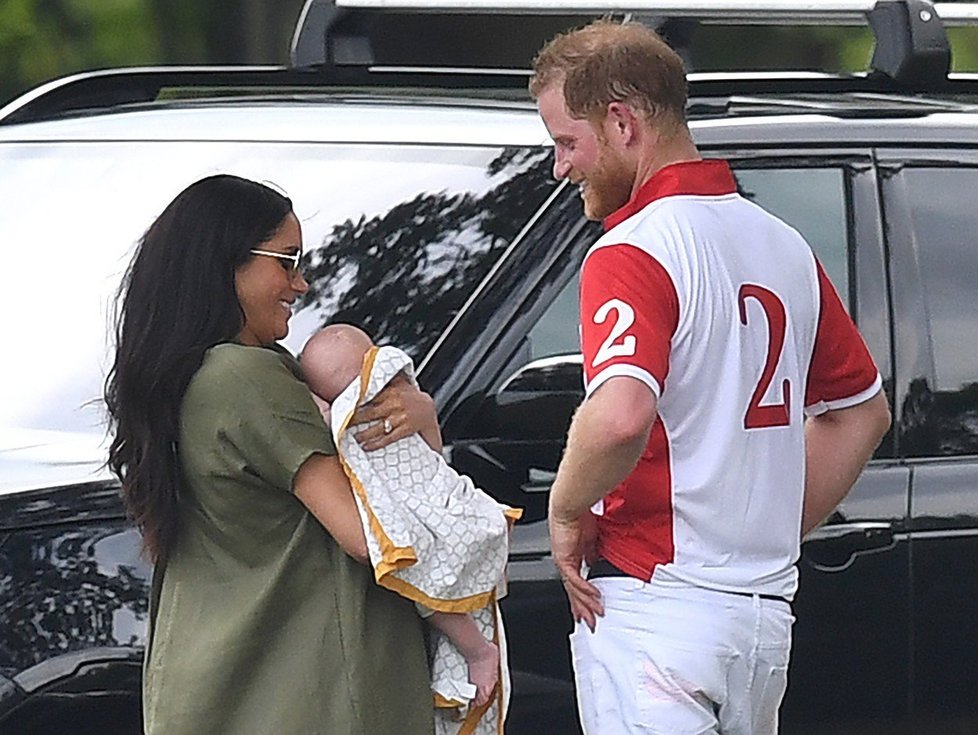 Fotografie Meghan se synkem Archiem, která kvůli indickému šátku vzbudila poprask