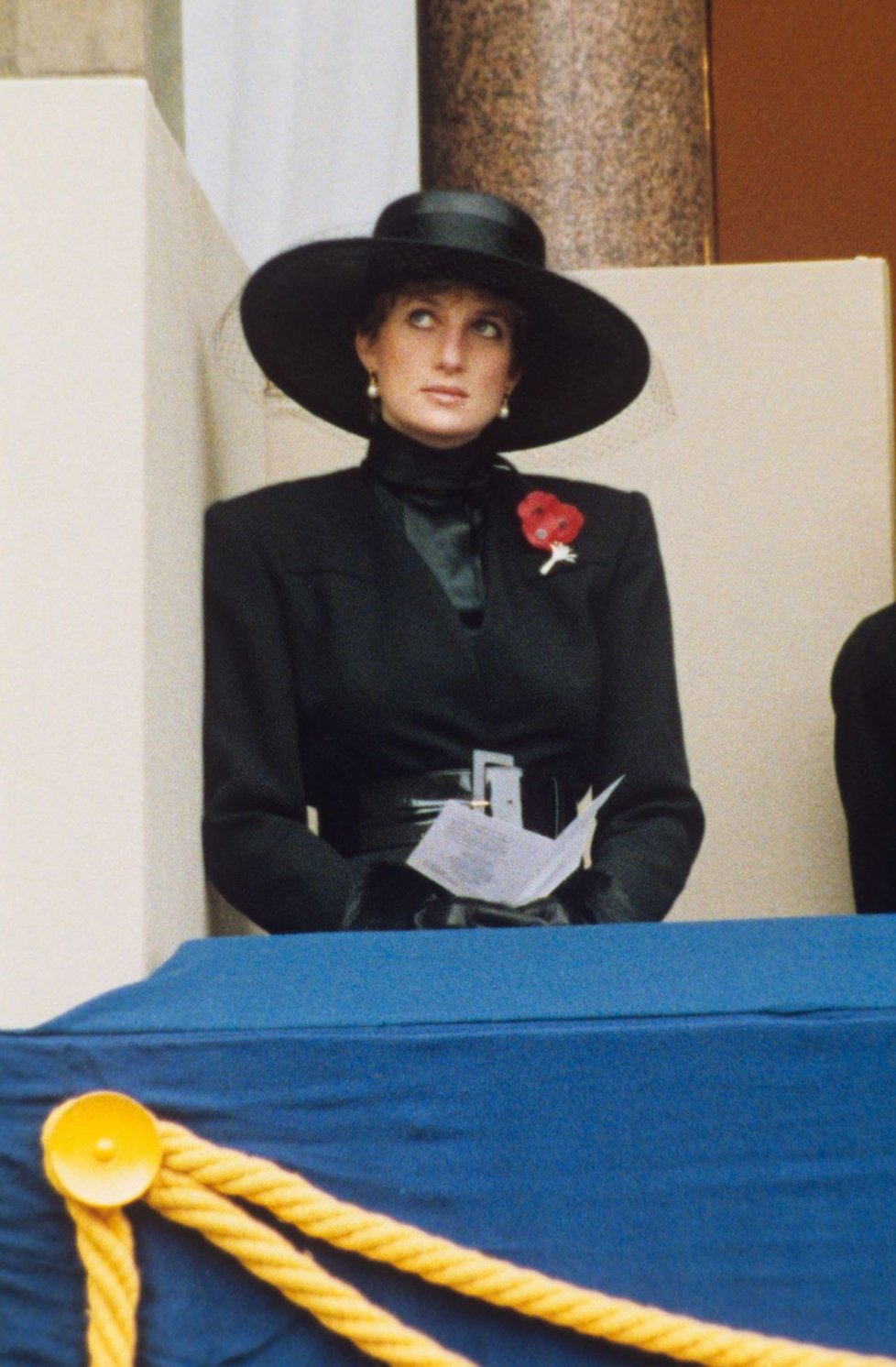 1991: Princezna Diana v černé při vzpomínce na konec 1. světové války.