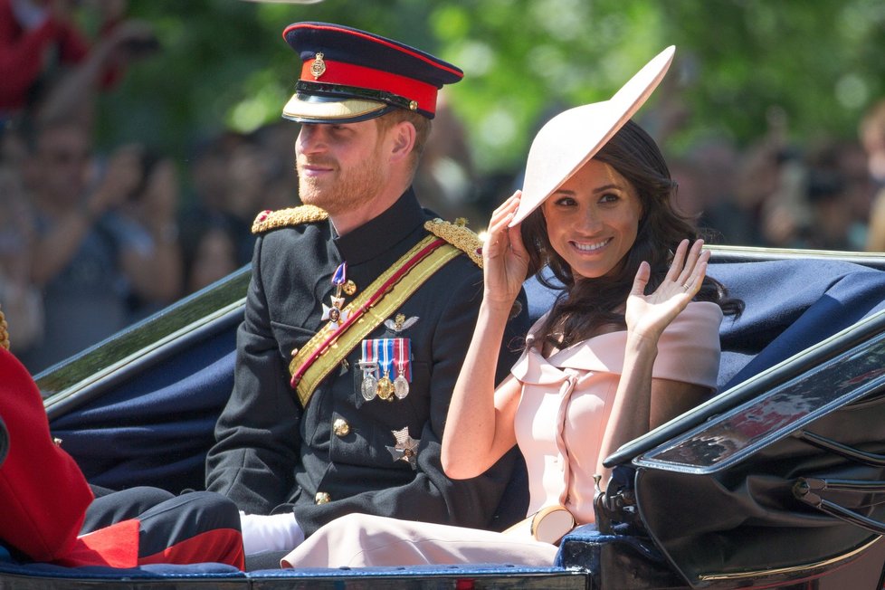 2018: Meghan ve starorůžové na akci Trooping the Colour v Londýně