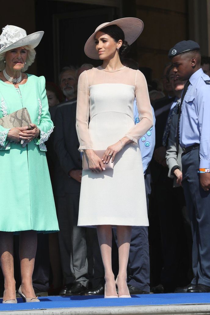 Vévodkyně Meghan ve svém prvním oficiálním outfitu po svatbě. Opět vsadila na značku Givenchy