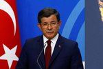 Turecký expremiér Davutoglu: Ruský letoun sestřelili na můj příkaz