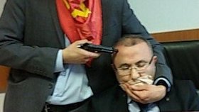 Žalobce Mehmet Selim Kiraz skončil v rukou levicových extremistů.
