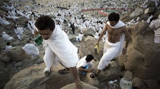 Hadždž: Pouť do Mekky, kterou musí vykonat každý muslim. Průběh připomíná židovské rituály