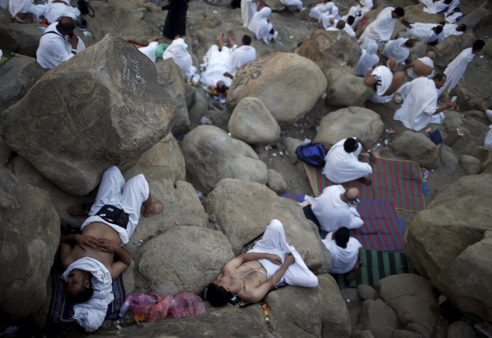 Na pahorek Arafát u Mekky vyrazily poprosit za odpuštění hříchů dva miliony muslimů
