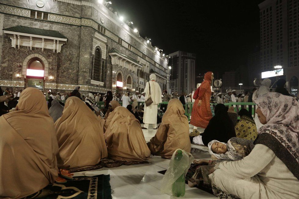 V Mekce začínají obřady velké muslimské pouti: Loni věřící ušlapali přes 2 tisíce lidí.