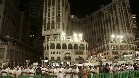 V Mekce začínají obřady velké muslimské pouti: Loni věřící ušlapali přes 2 tisíce lidí.