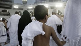 V Mekce začínají obřady velké muslimské pouti: Loni věřící ušlapali přes 2 tisíce lidí.