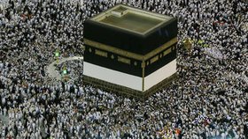 Skoro 2 miliony muslimů letos poputují do Mekky.
