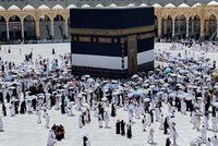 Začíná pouť do Mekky, opět za velkých veder: Věřícím tam dali největší klimatizaci na světě