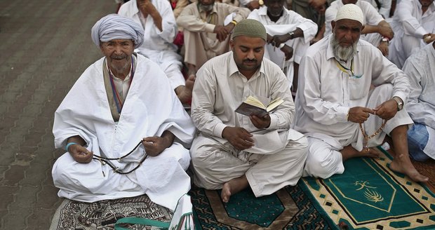 Překvapení vědci: Modlení muslimů je lék na civilizační nemoc, jakou?