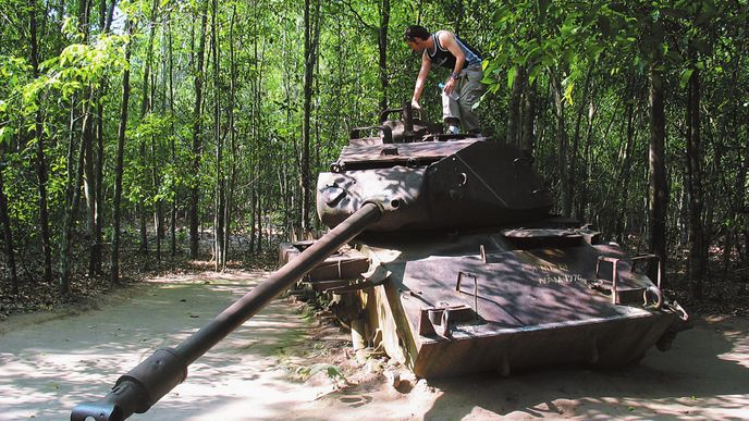 Rezavý pamětník bojů mezi Američany a Vietkongy je dnes atrakcí pro turisty.