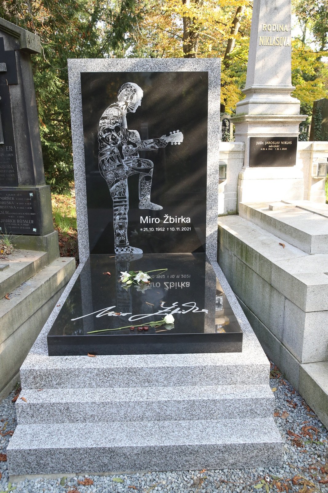 Hrob Mekyho Žbirky na Olšanech
