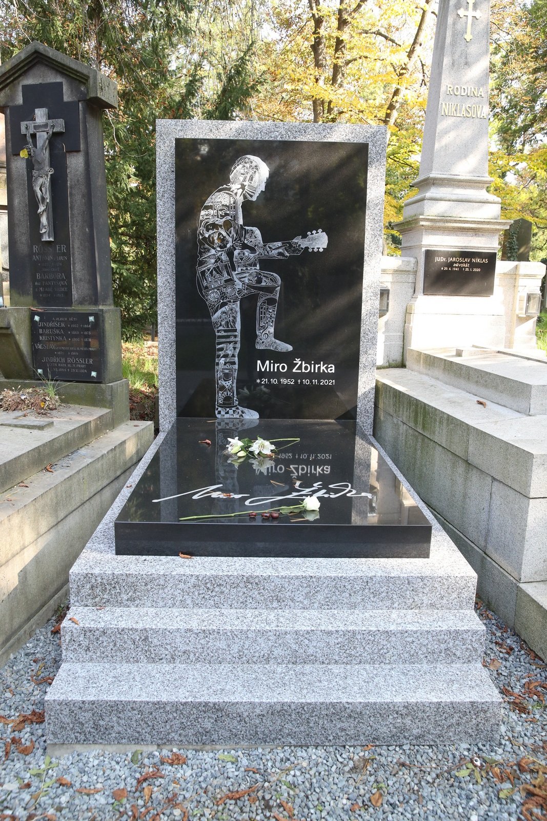 Hrob Mekyho Žbirky na Olšanech