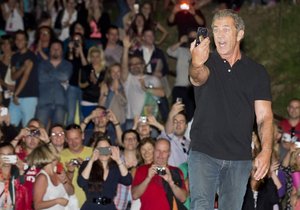 Video, které Mel Gibson natočil těsně před uvedením svého filmu, je na internetu.