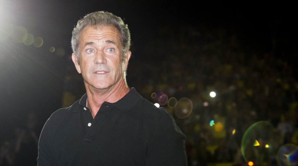 Mel Gibson si návštěvu ve Varech užívá.