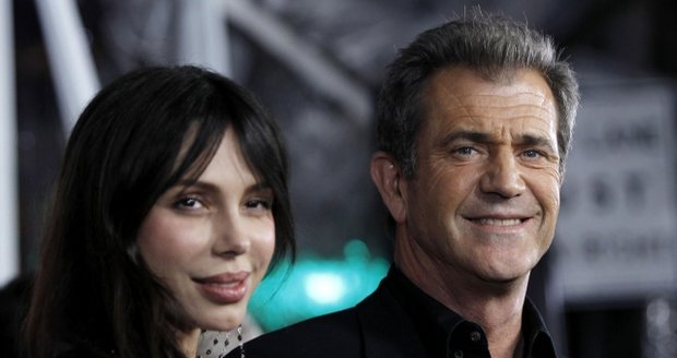 Mel Gibson konečně kápl božskou a přiznal se k uhození bývalé přítelkyně Oksany