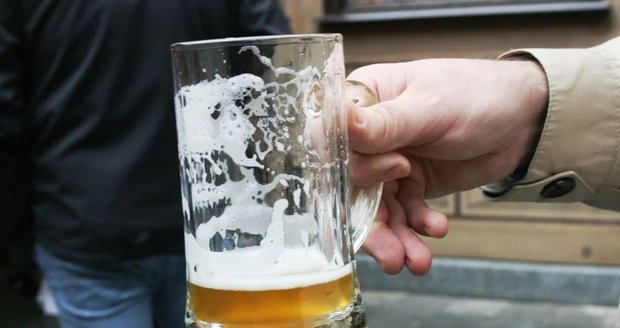 Svár dvou rodin v brněnské restauraci odstartoval přestřelku pivními půllitry. Svár dvou rodin v brněnské restauraci odstartoval přestřelku pivními půllitry.