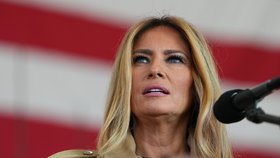 Melania Trumpová a Usha Vanceová navštívily mariňáky v Jacksonville