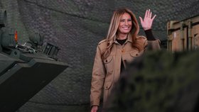 Melania Trumpová a Usha Vanceová navštívily mariňáky v Jacksonville