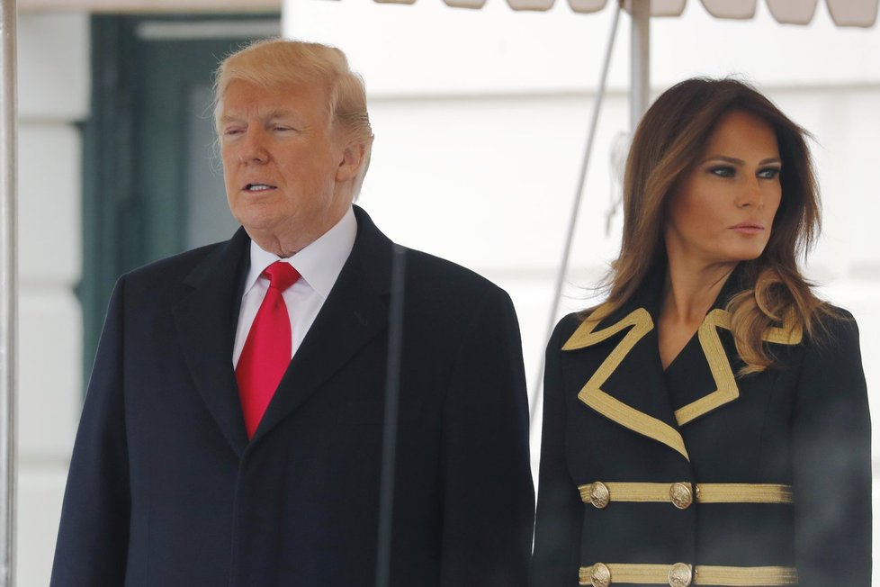 Melania Trumpová vypadá vedle svého manžela Donalda často nespokojeně a smutně