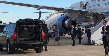 Melania Trumpová při evakuaci letadla zachovala naprostý klid. Letadlo první dámy USA se muselo vrátit na letiště, palubu zaplnil kouř. Všichni cestující jsou v pořádku, (17.10.2018).