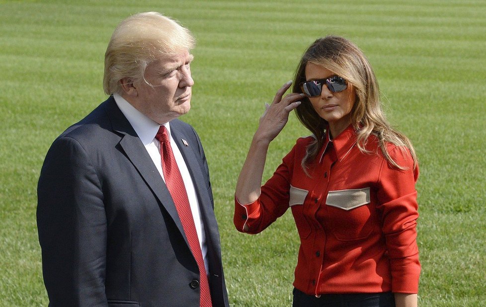 Melania Trumpová vypadá vedle svého manžela Donalda často nespokojeně a smutně