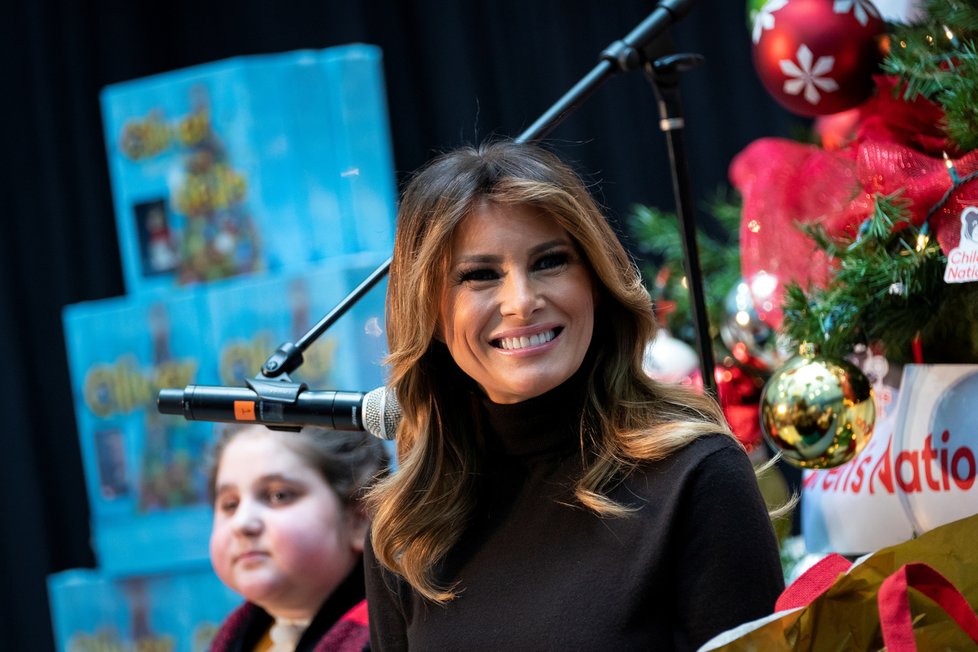 První dáma USA Melania Trumpová navštívila dětskou nemocnici ve Washingtonu.