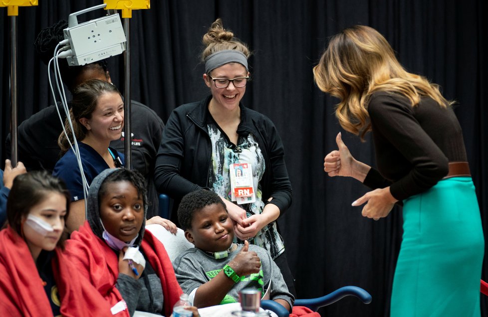 První dáma USA Melania Trumpová navštívila dětskou nemocnici ve Washingtonu.