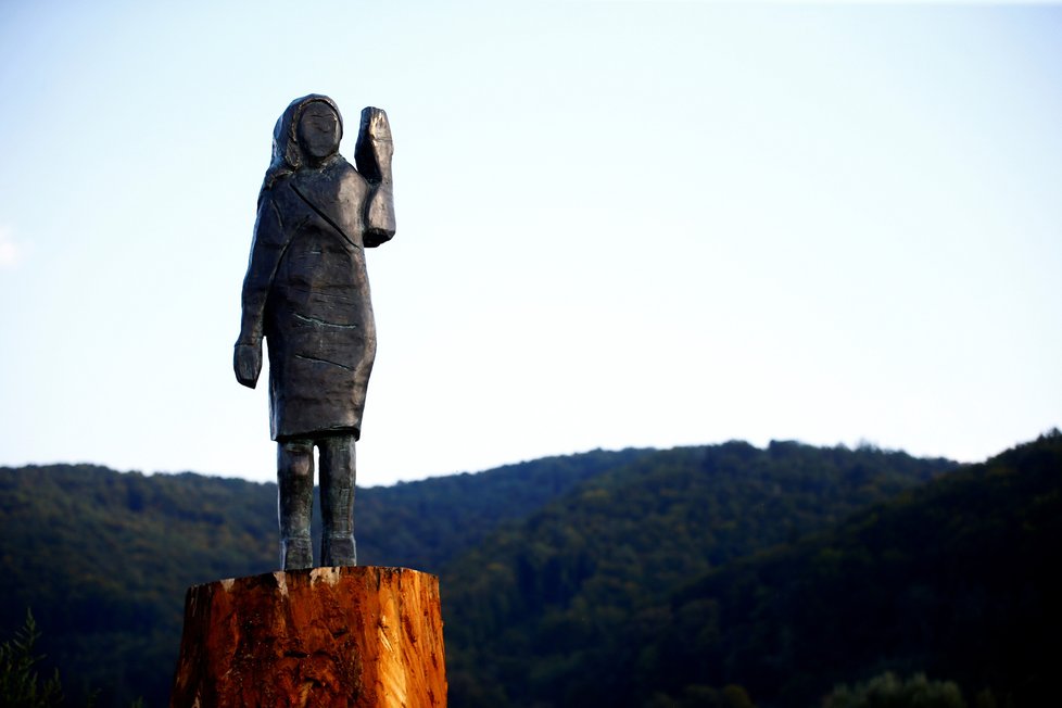 Nová socha Melanie Trumpové zdobí Slovinsko: Nahradila dřívější trosky