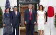 Prezident USA Donald Trump s manželkou Melanií hostili v Bílém domě japonského premiéra s jeho ženou.