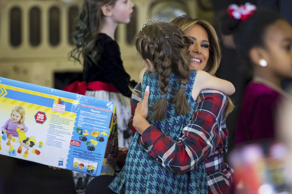 První dáma USA Melania Trump během vánoční akce na vojenské základně ve Washingtonu, (11. 12. 2018).