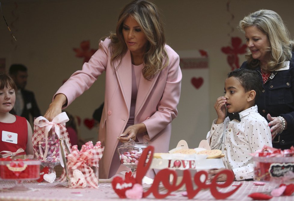 Melania Trumpová na svátek sv. Valentýna zamířila za dětmi do nemocnice, (14.02.2019).