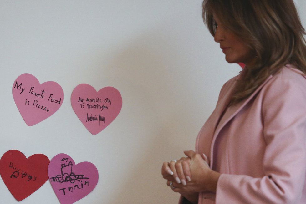 Melania Trumpová na svátek sv. Valentýna zamířila za dětmi do nemocnice, (14.02.2019).
