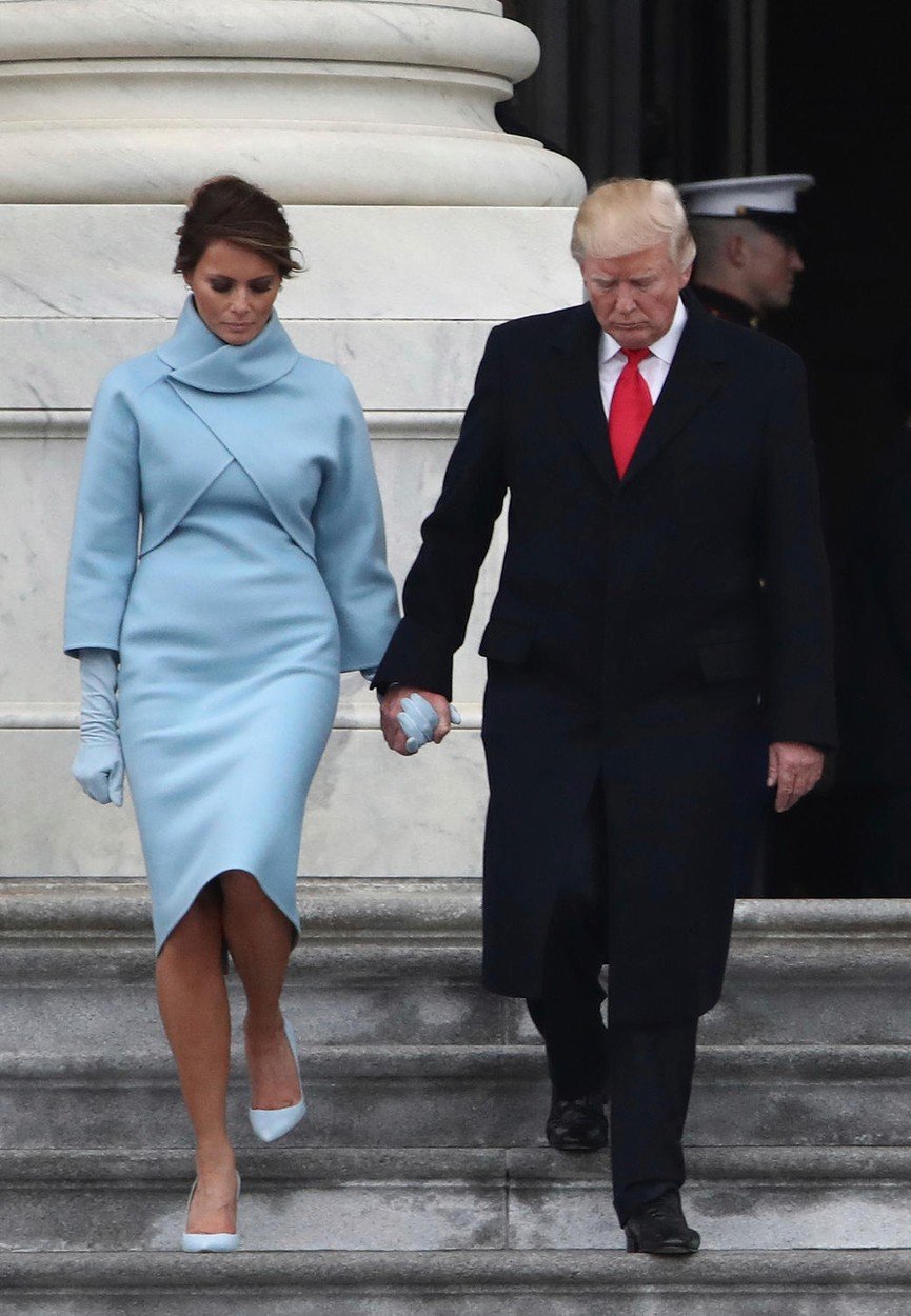Melania Trump v outfitu od Ralpha Laurena během manželovy inaugurace