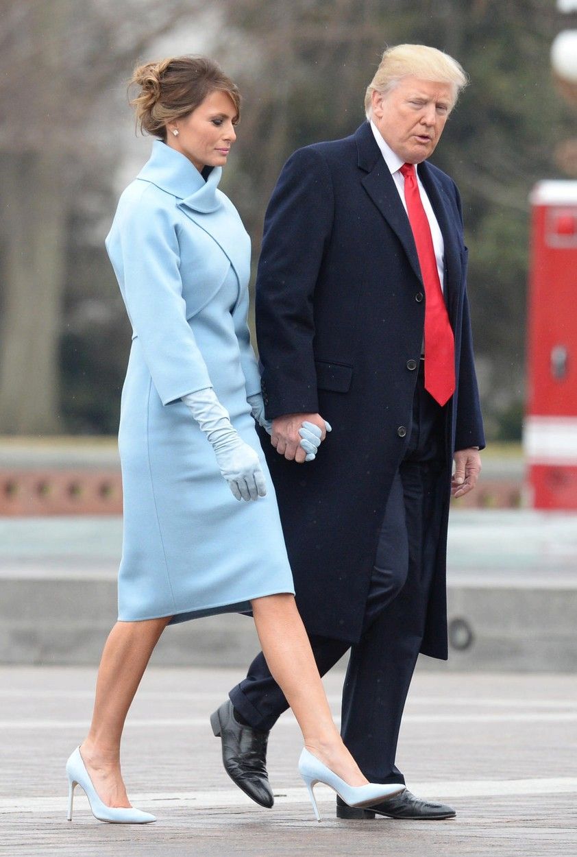 Melania Trump v outfitu od Ralpha Laurena během manželovy inaugurace