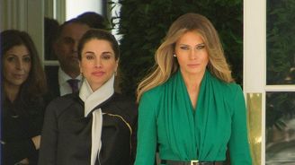 Outfity Melanie Trump v roce 2017. Trapasy střídaly americkou dokonalost