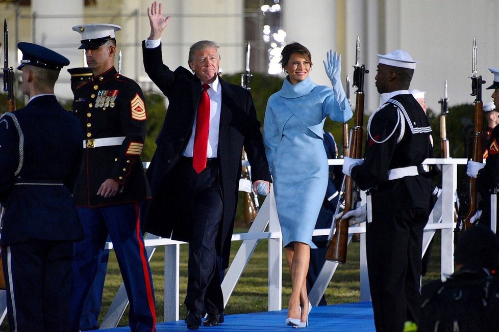 Melania Trump v outfitu od Ralpha Laurena během manželovy inaugurace