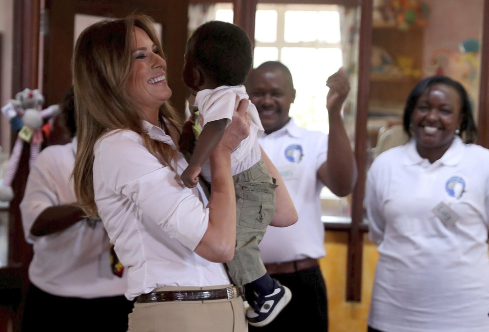 Melania Trumpová v keňském dětském domově.