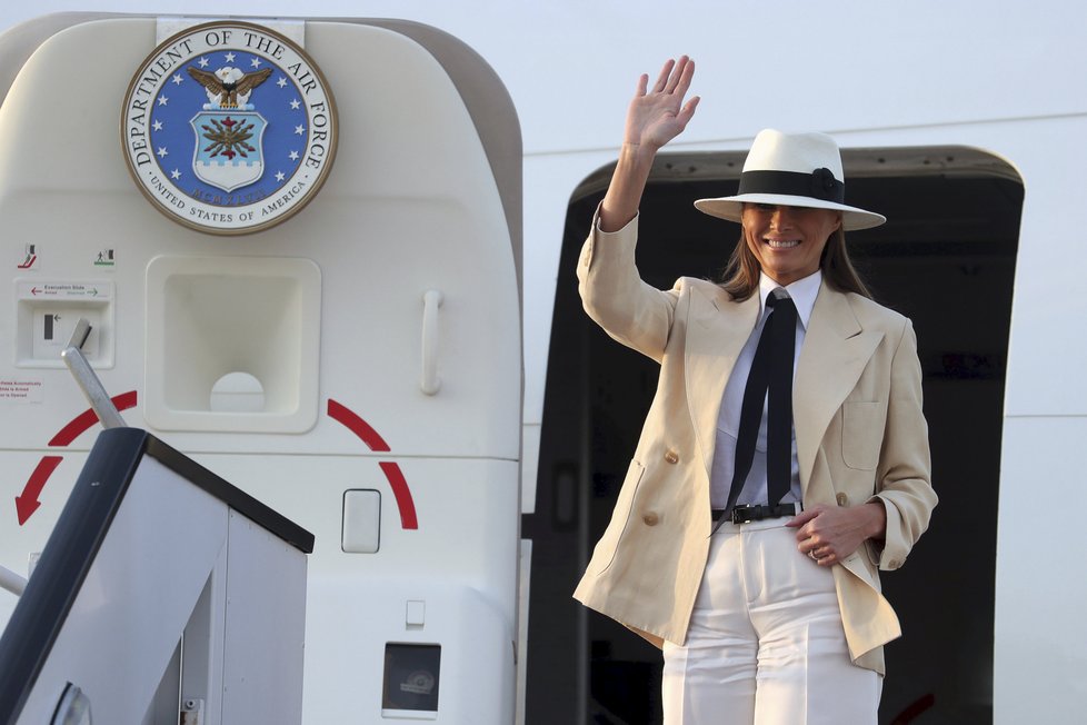 Melania Trumpová během návštěvy Egypta, kde zakončila svou cestu po Africe.