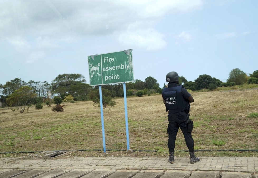 O bezpečí první dámy USA v Ghaně se stará početná ochranka - bodyguardi i policisté.