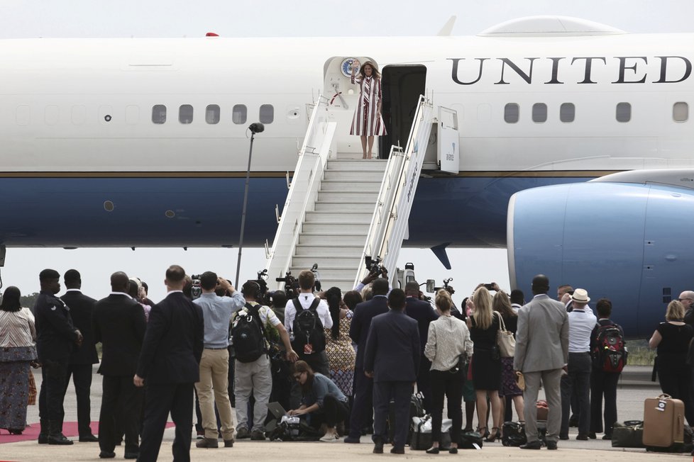 První dáma USA Melania Trumpová zahájila svou první sólo cestu v Ghaně.