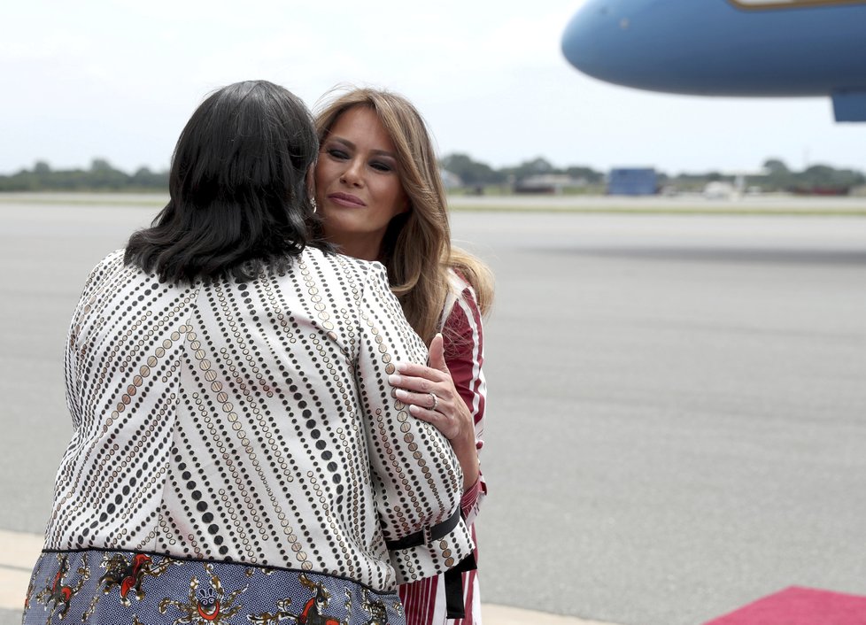 Melania Trumpová s první dámou Ghany Rebeckou Akufovou-Addovou.