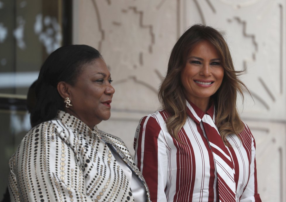 Melania Trumpová s první dámou Ghany Rebeckou Akufovou-Addovou.