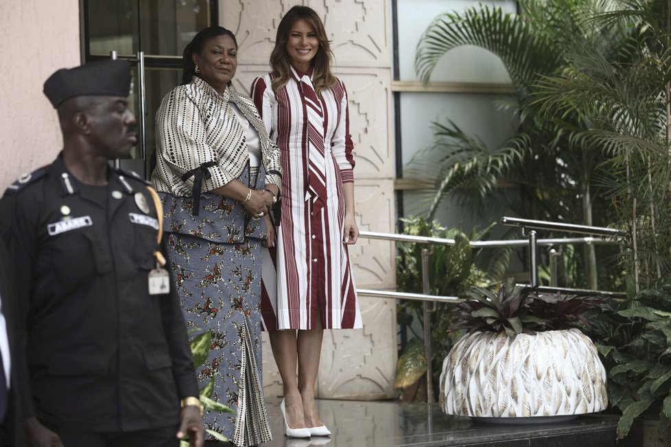 Melania Trumpová s první dámou Ghany Rebeckou Akufovou-Addovou.