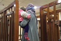 Matce čtyř dětí hrozila smrt. Stoupenkyni ISIS z Francie poslali na doživotí